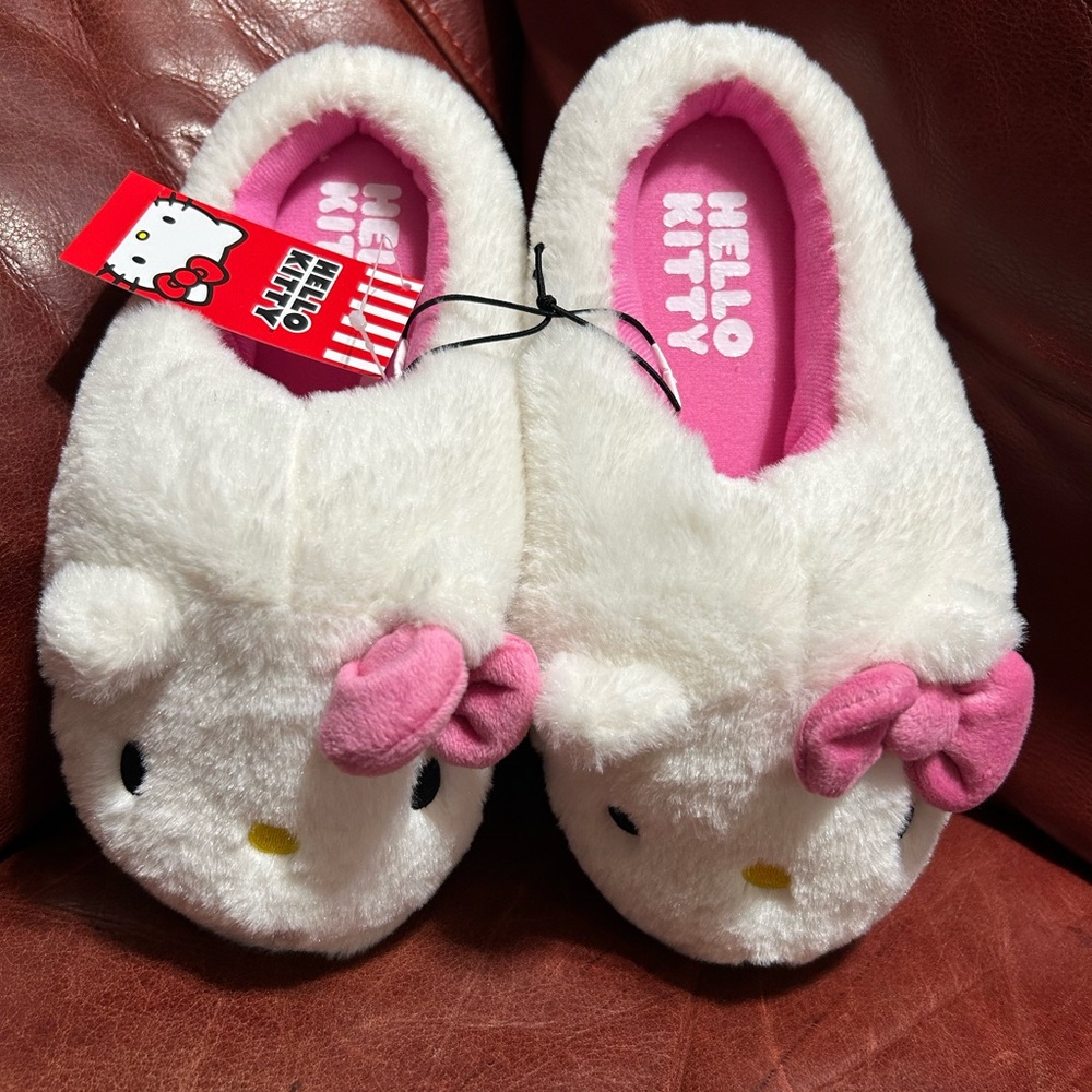 Hello Kitty White and Pink  Slippers. available in big kid 4/5 -7/8-9/10🛍️